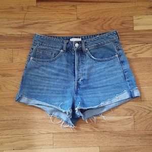 ✨️Will be donated on 12/3✨️High Waisted H&M Jean Shorts